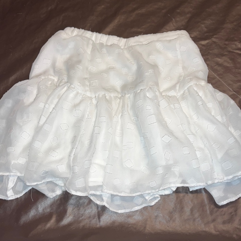 White fluffy skirt with details